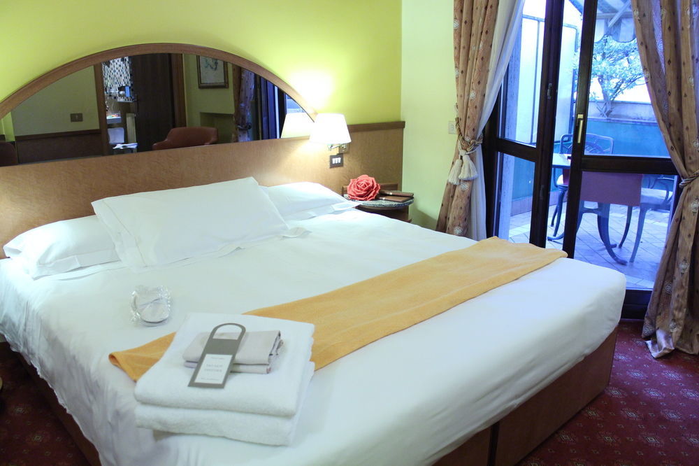 Hotel Carrobbio Milano Ngoại thất bức ảnh